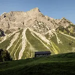 Boutiquehotel Edelweiss Hotell 4*