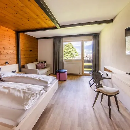 Hotel Boutiquehotel Edelweiss 4*