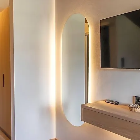 ホテル Boutiquehotel Edelweiss ショペルナウ
